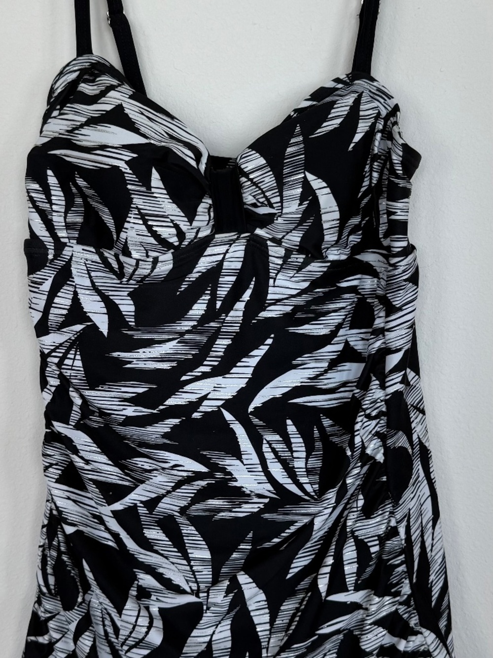 Beach Diva Black/White/Silver Bamboo Leaves Ruffle 1PC Swimsuit Size 10